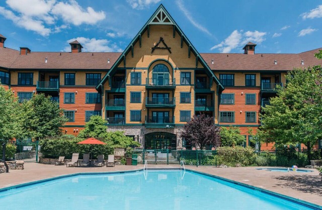 PERFECT RETREAT! Upgraded 1 bd condo; ski/hike/heated pool/hot tub, wineries!