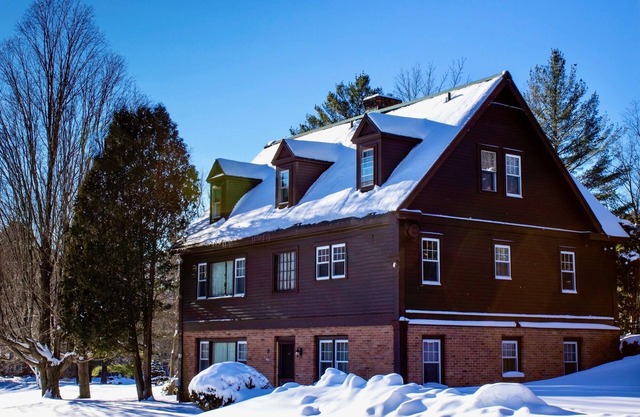 Perfect Reunion House! Fire. Ski. Pool. Dogs!