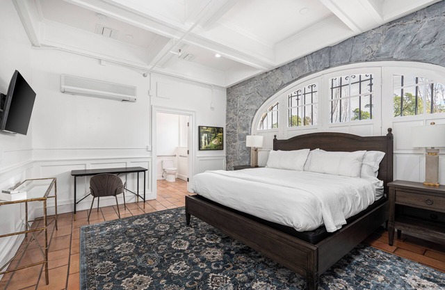 Perfect Santa Rosa Retreat at Historic Stonehouse!