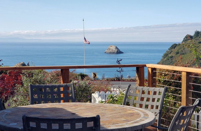 Perfectly Located l Trinidad Harbor Views l Trinidad CanRedwood National Forest