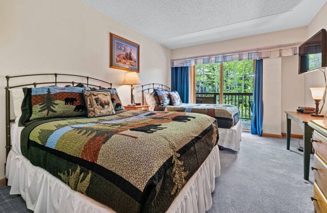 Perfectly Located Vail Home Hot Tub On Bus Lines