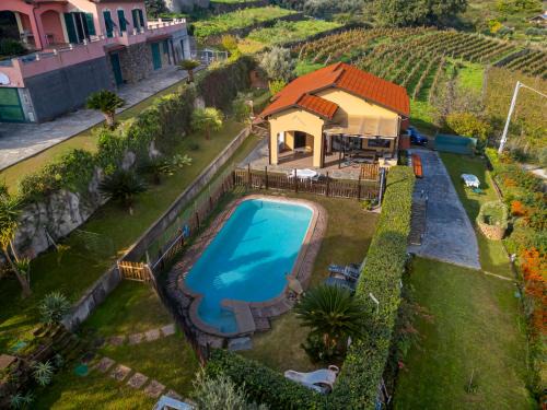 Perla sul mare con piscina