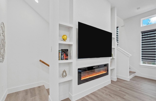 Pet-Friendly- 2BR Private Baths- Stylish Stay