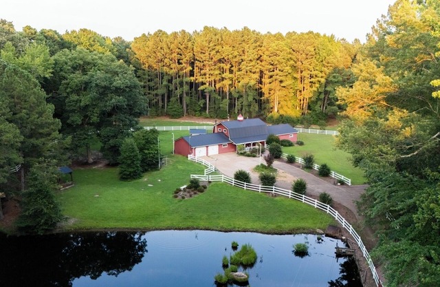 Pet-Friendly 3BR Lake House w/Pier and Firepit