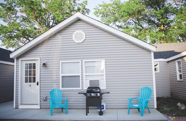 Pet Friendly | A/C | Wi-Fi & Cable | Grill |Walk to Lake| Firepit | Wine Country