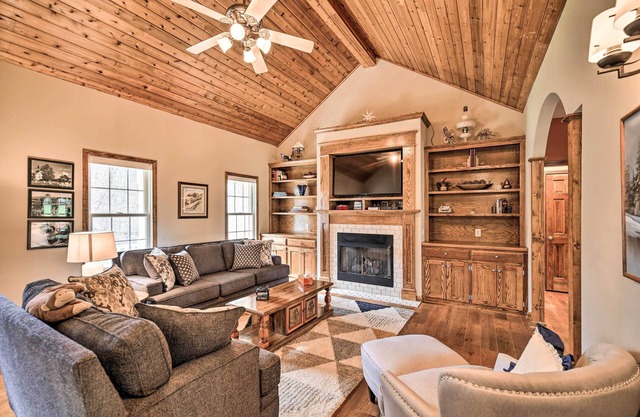 Pet-Friendly Abingdon Abode w/Yard & Grill!