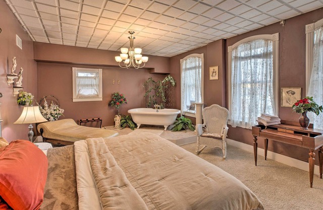 Pet-Friendly Apt: 2 Blocks to Riverside Park!