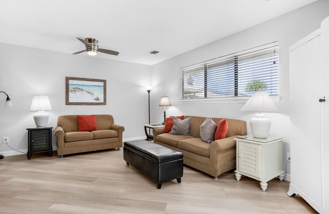 Pet Friendly Condo-Comm Pool-Short Walk 2 Beach