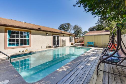 Pet-Friendly Fort Walton Beach Home 4 Mi to Ocean