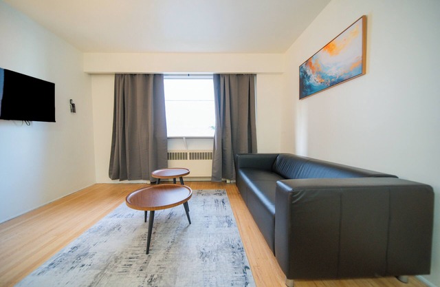 Pet Friendly Furnished 1 Bedroom @1925 Nelson