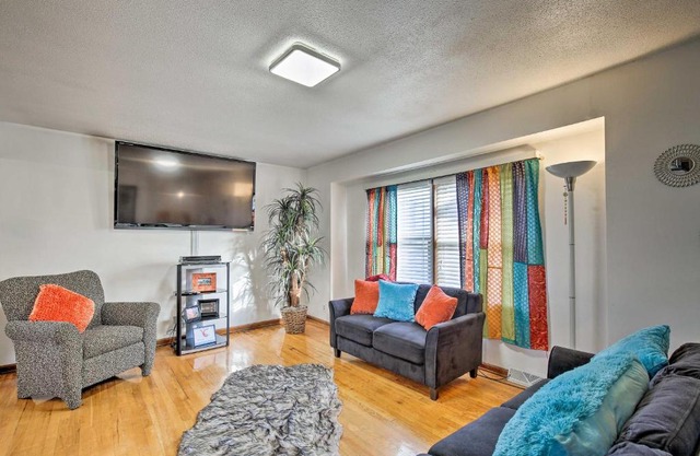 Pet-Friendly Getaway with Yard - 12Mi to Downtown KC