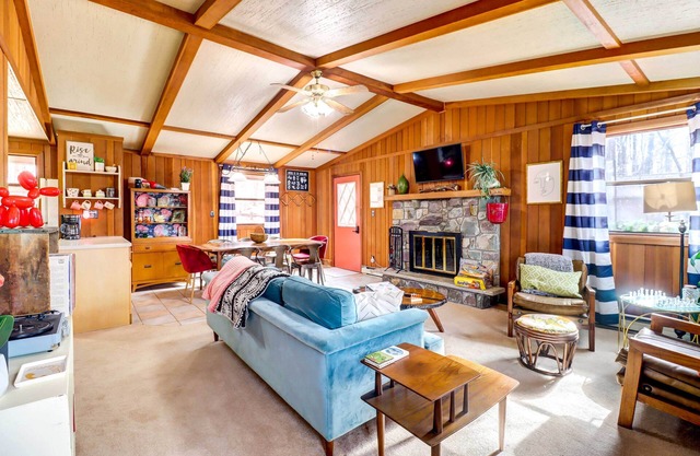 Pet-Friendly Home w/Deck at Big Bass Lake!