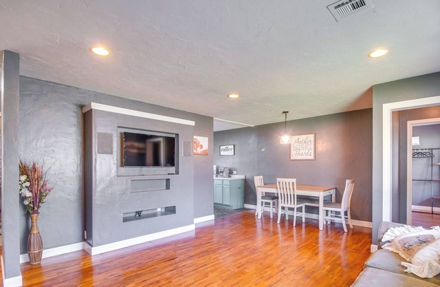 Pet-Friendly Langley Home < 3 Mi to Lake!