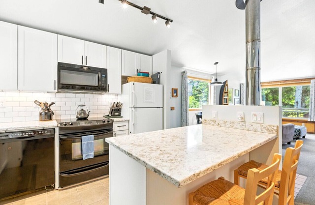 Pet-friendly Oceanfront Getaway Sleeps 5