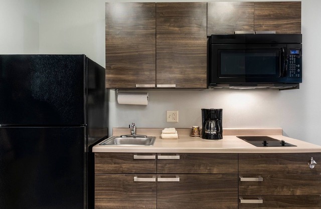 Pet-Friendly Room Ideal for Family Adventures Near Idaho Falls Zoo