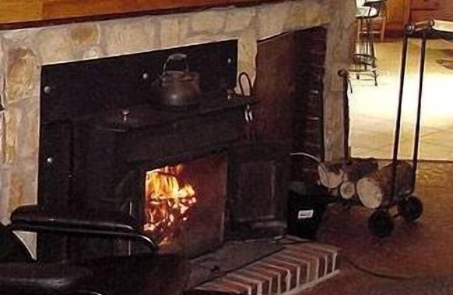 Pet friendly secluded home with creek near Blowing Rock/Boone Wifi