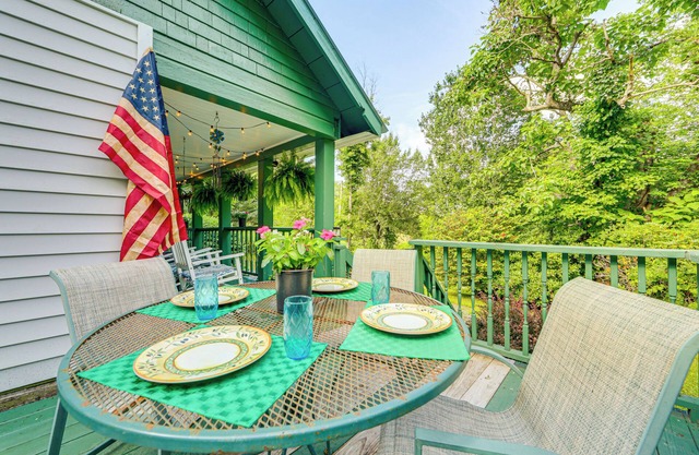 Pet-Friendly Smoky Mountain Getaway w/Fire Pit!