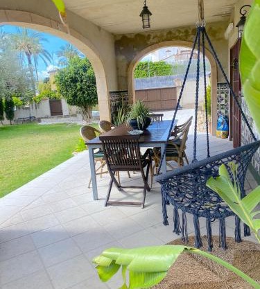 Pet friendly villa 10 minutes from the beach