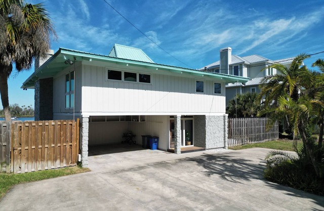 Pet friendly water front home in the heart of Crystal River