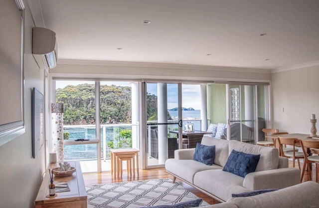 Pet-Friendly Waterfront Retreat | Malua Bay Beauty