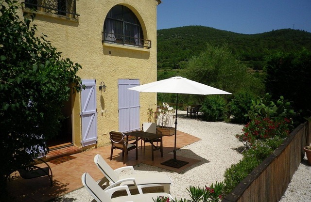 Petit gîte dans la campagne, centre VarnCosy gîte in the countryside, Provence
