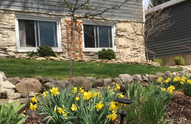 Pewaukee Lake View - Convenient Location - Indoor And Outdoor Spaces!