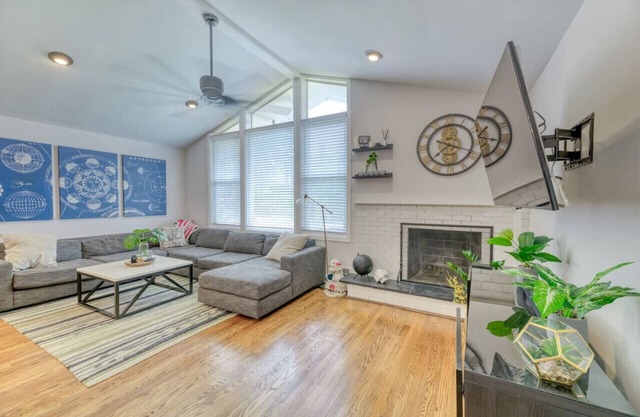 Pewter Palace - Modern Bungalow with Free Parking