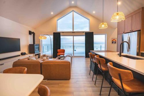 Phil Good 1219: Luxurious River View in Charlevoix