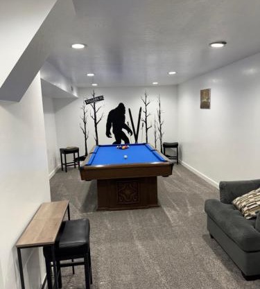 Photo Op with Sasquatch 2 min to walk Silver Mtn