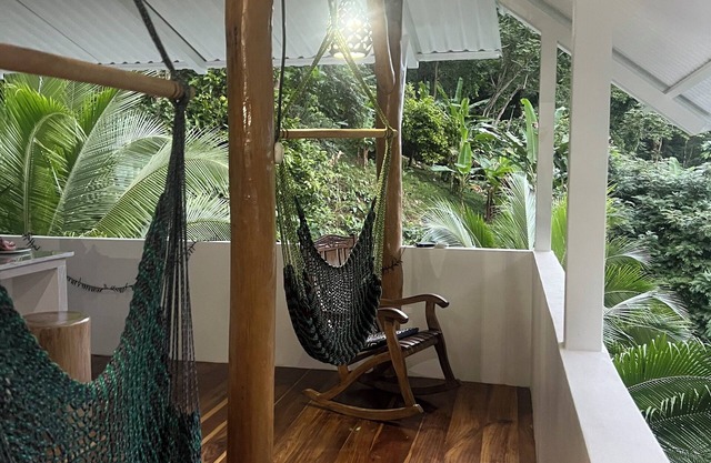 Picturesque 3-bedroom house with WiFi, AC near Cahuita and Puerto Viejo beach