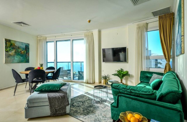Picturesque 3BR Apt w Balcony & Parking Near Beach