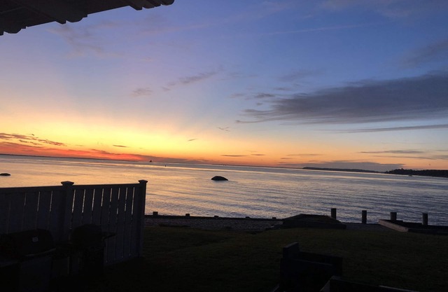 Picturesque Views Of Gardiners Bay/Shelter Island With Heated Waterfront Pool