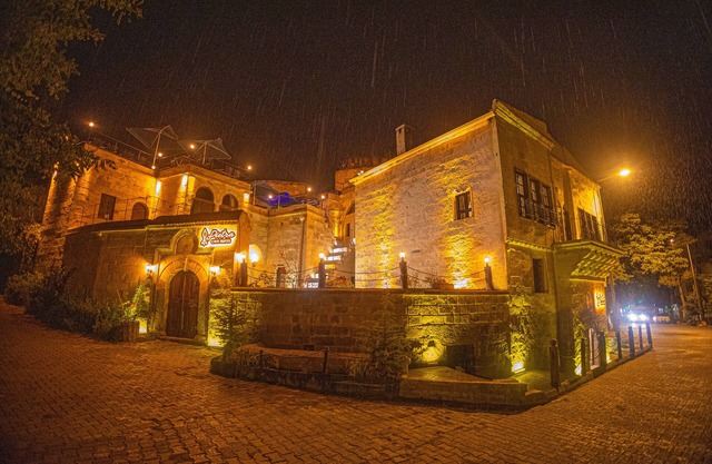 Pietra Cave Suites