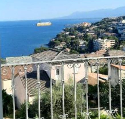 pietranera village terrasse vue exceptionnelle sur la mer