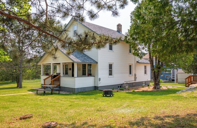 Pine Park - Charming 5 BR home