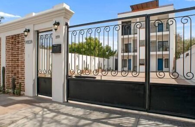 Pineda Suite #101 TWO blocks from The Malecón