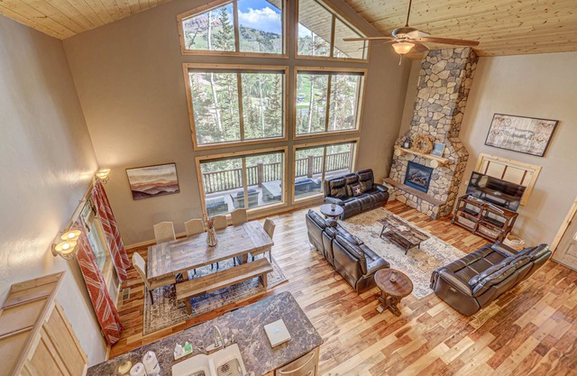 Pinehurst Cabin – Epic Views of Giant Steps and the Brian Head Resort