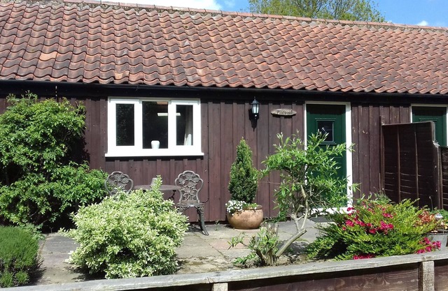 Pinewood Cottage - Set Around An Old Farmyard In A Village Location