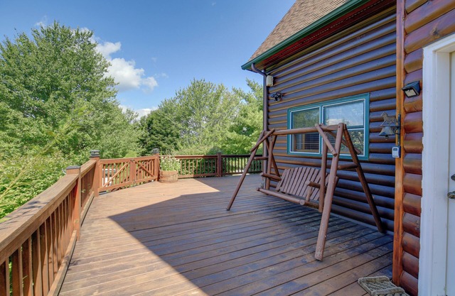 Piney Creek Cabin w/ Deck, Grill & Mountain Views!