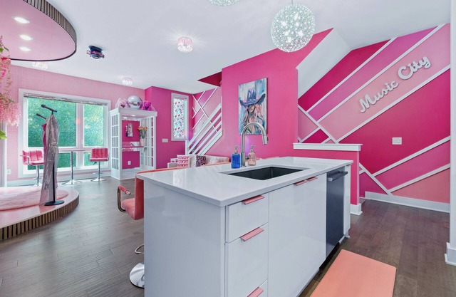 Pink Honky-Tonk – Nashville’s ultimate Barbiecore getaway!