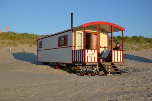 Pipowagen op het strand
