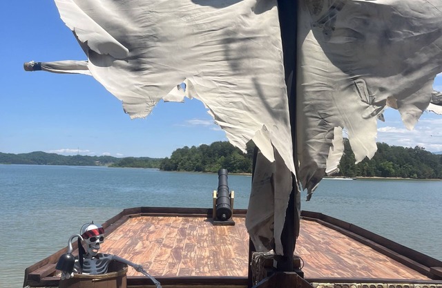 Pirate Houseboat on Douglas Lake!
