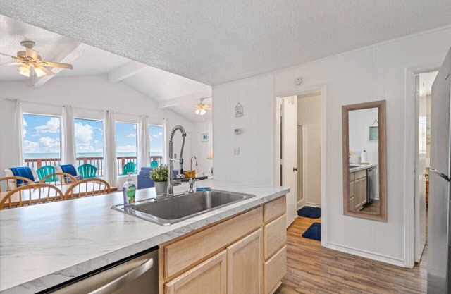 Playa Azul · Oceanfront Cottage, Comfy and Pet/Family Friendly
