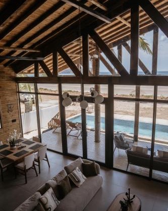 Playa Laska - Majestic Oceanfront Villa with Pools