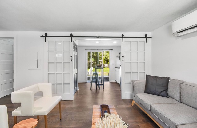 Pleasant 2-bedroom cottage, Amazing back yard, Pet Friendly in St. Augustine