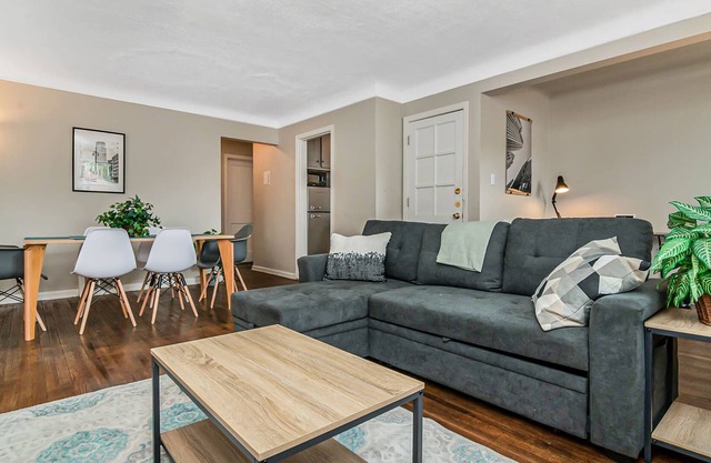 Pleasant Family Stay in Home near Downtown Detroit