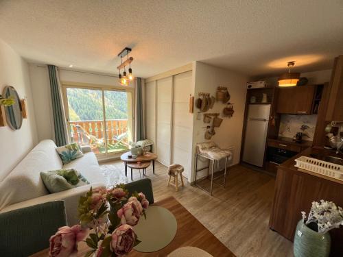 Plein Centre, luxueux 6 personnes, 2 chambres, parking , terrasse, vue époustouflante, Tout pédestre, piste à 100m