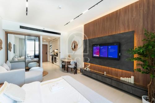 PNB Living - Luxury Studio with Canal Views - Trillionaire Residences, Business Bay