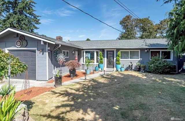 PNW Home With Private Outdoor Getaway Space