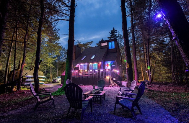 Poconos Getaway-Kalahari-Camelback-Fire Pit-Arcade-Kayak-Seasons-Pet Friendly